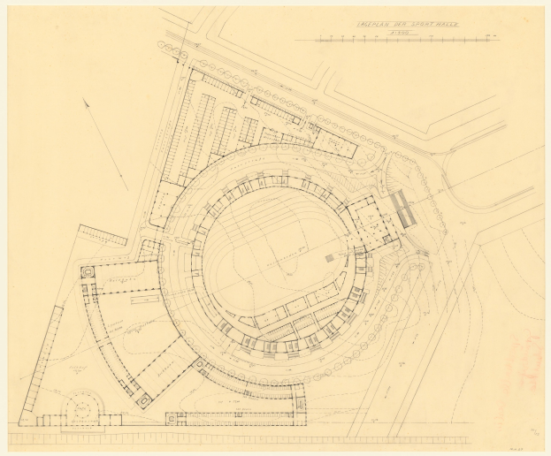Schwarz-weißer Architekturplan eines Stadiongeländes mit umliegenden Gebäuden und handschriftlichen Anmerkungen auf Papier.