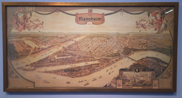Ein gerahmtes Gemälde einer lebendigen Stadtlandschaft hängt an einer Museumswand.