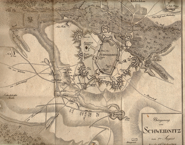 Detailierte alte Karte von Schweidnitz, Deutschland, zeigt Straßen, Gebäude und Sehenswürdigkeiten mit zusätzlichem Text über Bevölkerung, Geschichte und Kultur.