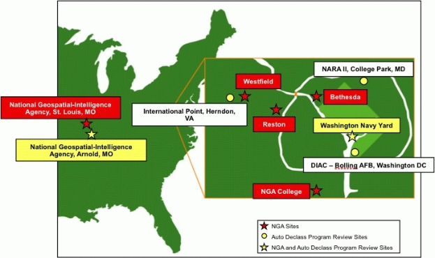 Eine Karte der Vereinigten Staaten, die die Standorte der National Geospatial Intelligence Agency hervorhebt, mit geografischen Merkmalen und fetter, zentrierter Schrift.