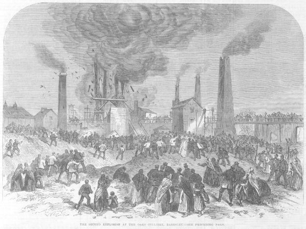 Schwarze Zeichnung einer Menge vor einer Fabrik mit Rauch aus Schornsteinen und Häusern im Hintergrund, betitelt "Die zweite Explosion im Oaks Colliery, Bakersley, England."