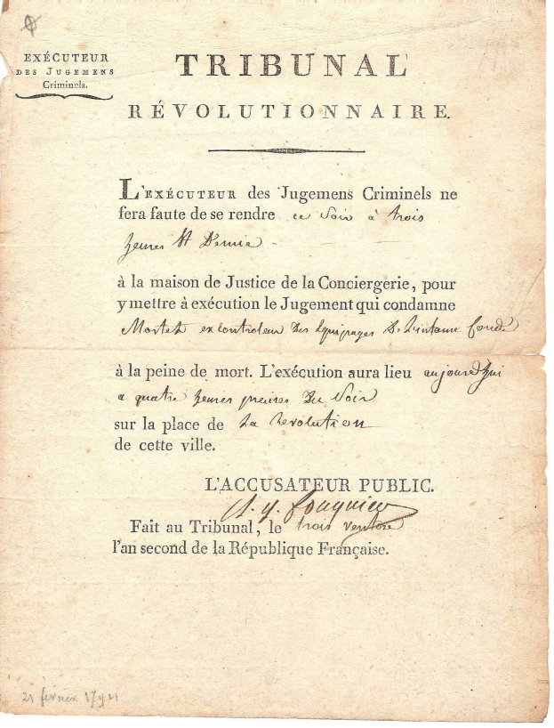 Gelbliches altes Dokument mit der Überschrift "Tribunal Révolutionnaire", das Urteile über Hinrichtungen in Frankreich enthält und in Schreibschrift verfasst ist.