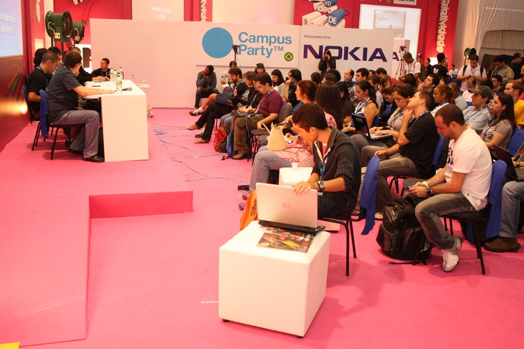 Kyle Cooke macht schockierende Verabredungseinsicht bei Cannes Lions 'Virtual Reali-Tea' Live-Podcast-Aufnahme