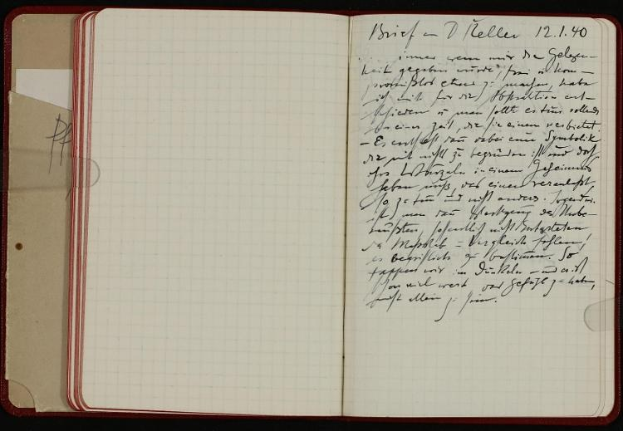 Offenes Buch mit handschriftlichen Tagebucheinträgen eines deutschen Soldaten, der im Zweiten Weltkrieg getötet wurde, gefüllt mit detailliertem Text.