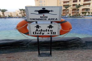 Schwimm-Meister fordern Bronze-Vorschrift für Schwimmer unter 16 in öffentlichen Bädern