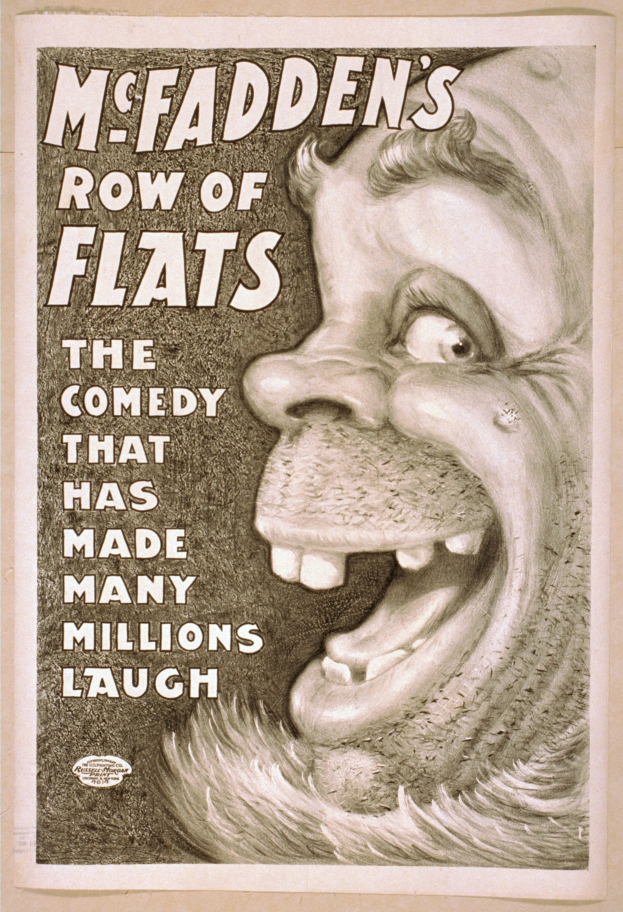 Plakat einer lachenden Person mit wilden Haaren, weiten Augen und einem breiten Grinsen auf einem hellgelben Hintergrund, mit dem Text "McFadden's Row of Flats: The Comedy That Has Made Many Millions Laugh" quer darüber.
