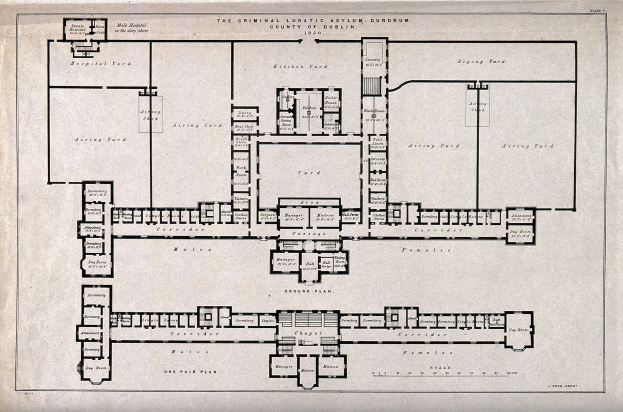 Schwarz-weißer Architekturplan eines Gebäudegeschosses mit zahlreichen beschrifteten Räumen, darunter ein als Irrenhaus für Kriminelle ausgewiesener Bereich, sowie handschriftliche Anmerkungen.