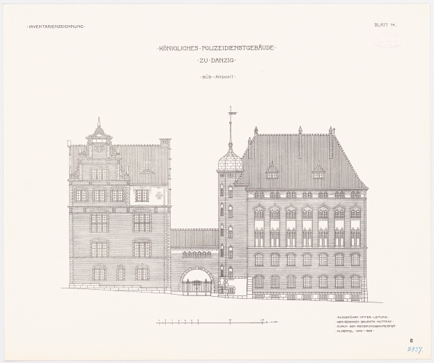 Eine handgezeichnete Skizze eines Rathauses mit einem prominenten Uhrenturm, auf Papier mit zusätzlichem Text.